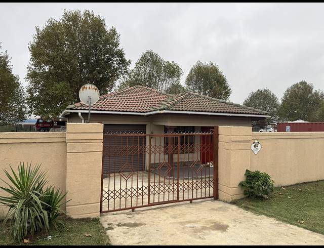 3 BEDROOM FREEHOLD FOR SALE IN MPOPHOMENI